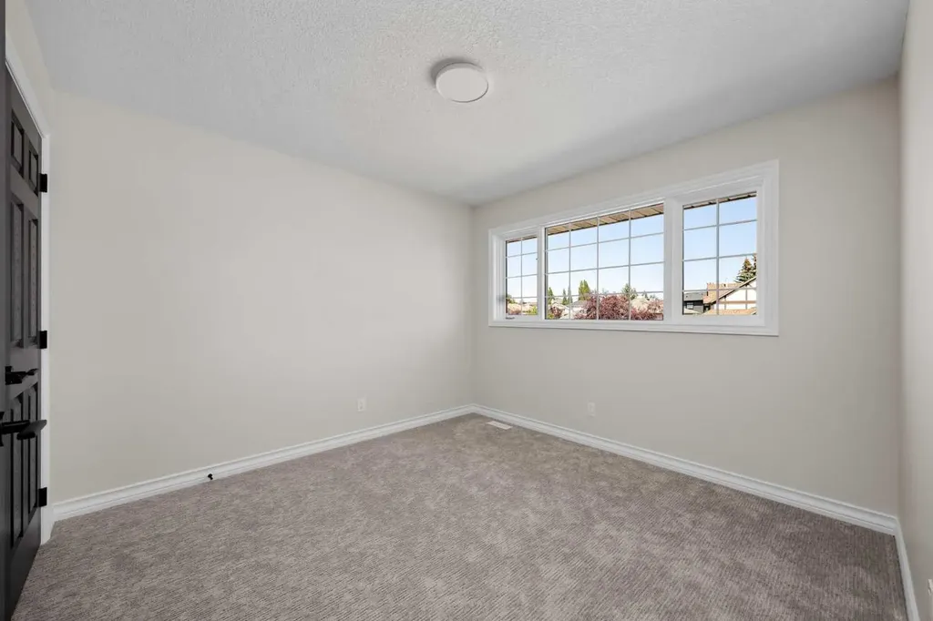 21 Douglas Woods Manor SE Calgary AB T2Z 2E7