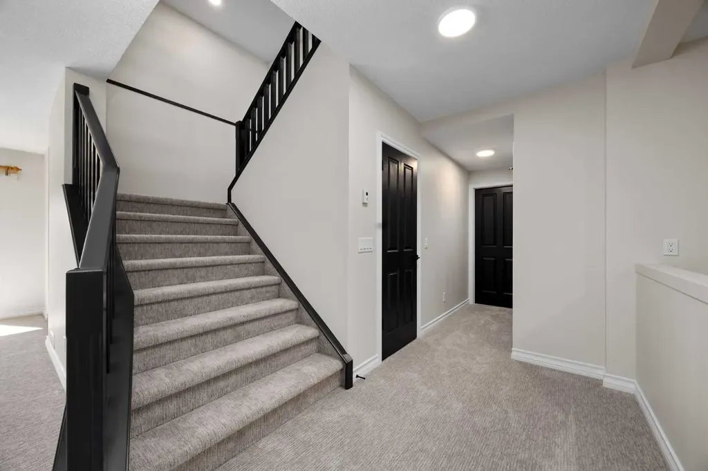 21 Douglas Woods Manor SE Calgary AB T2Z 2E7