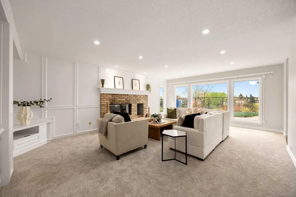 21 Douglas Woods Manor SE Calgary AB T2Z 2E7