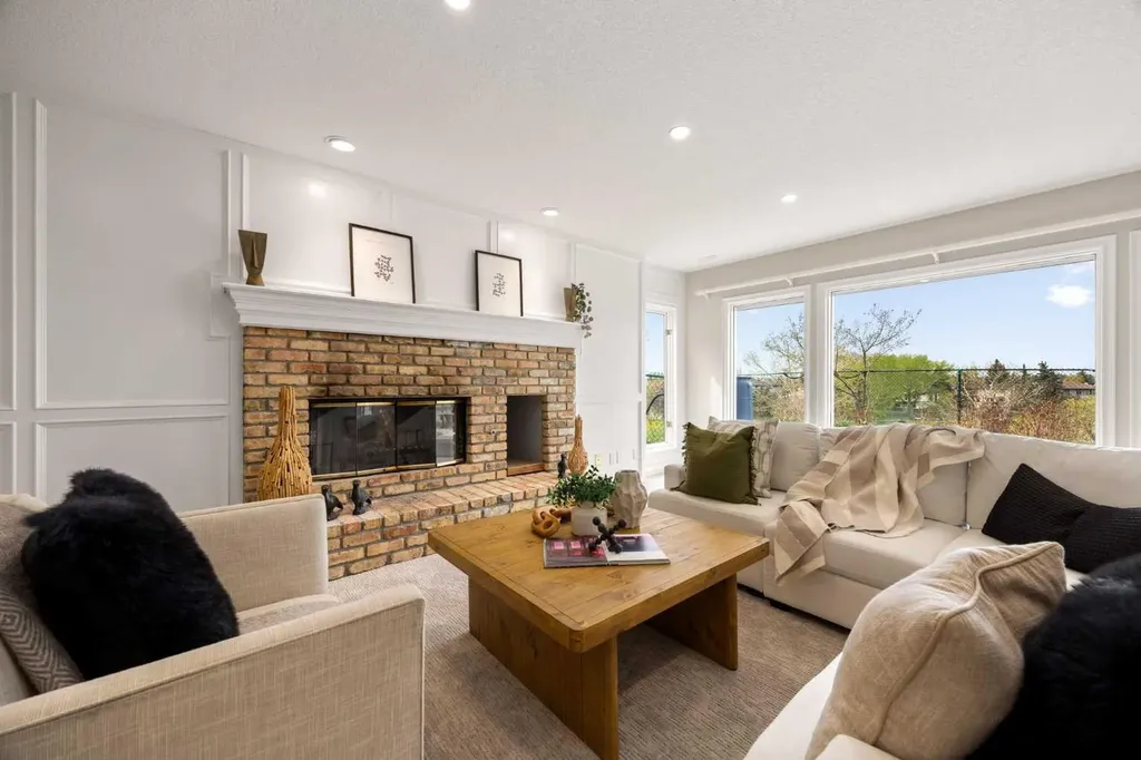 21 Douglas Woods Manor SE Calgary AB T2Z 2E7
