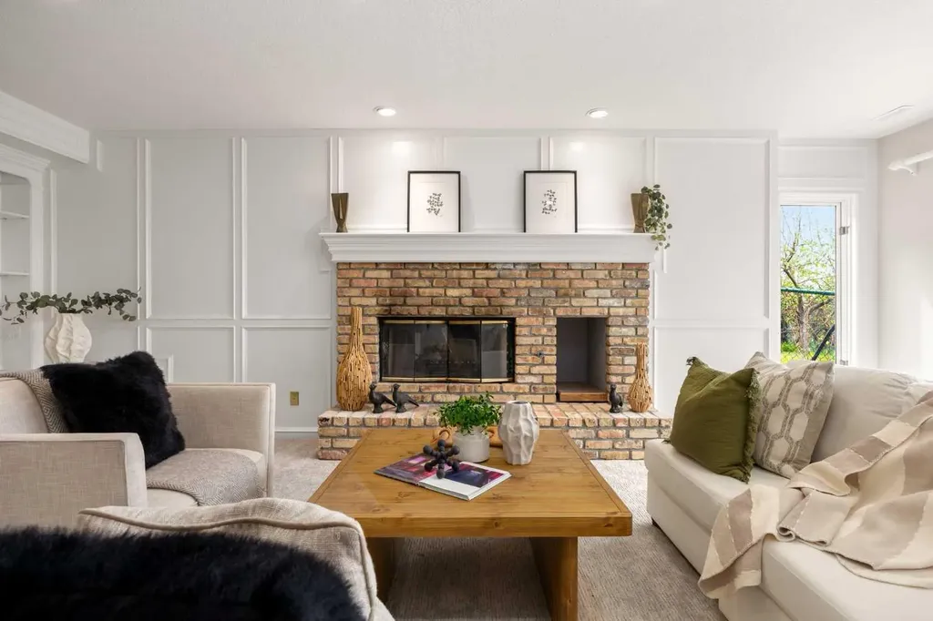 21 Douglas Woods Manor SE Calgary AB T2Z 2E7
