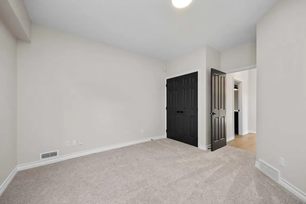 21 Douglas Woods Manor SE Calgary AB T2Z 2E7
