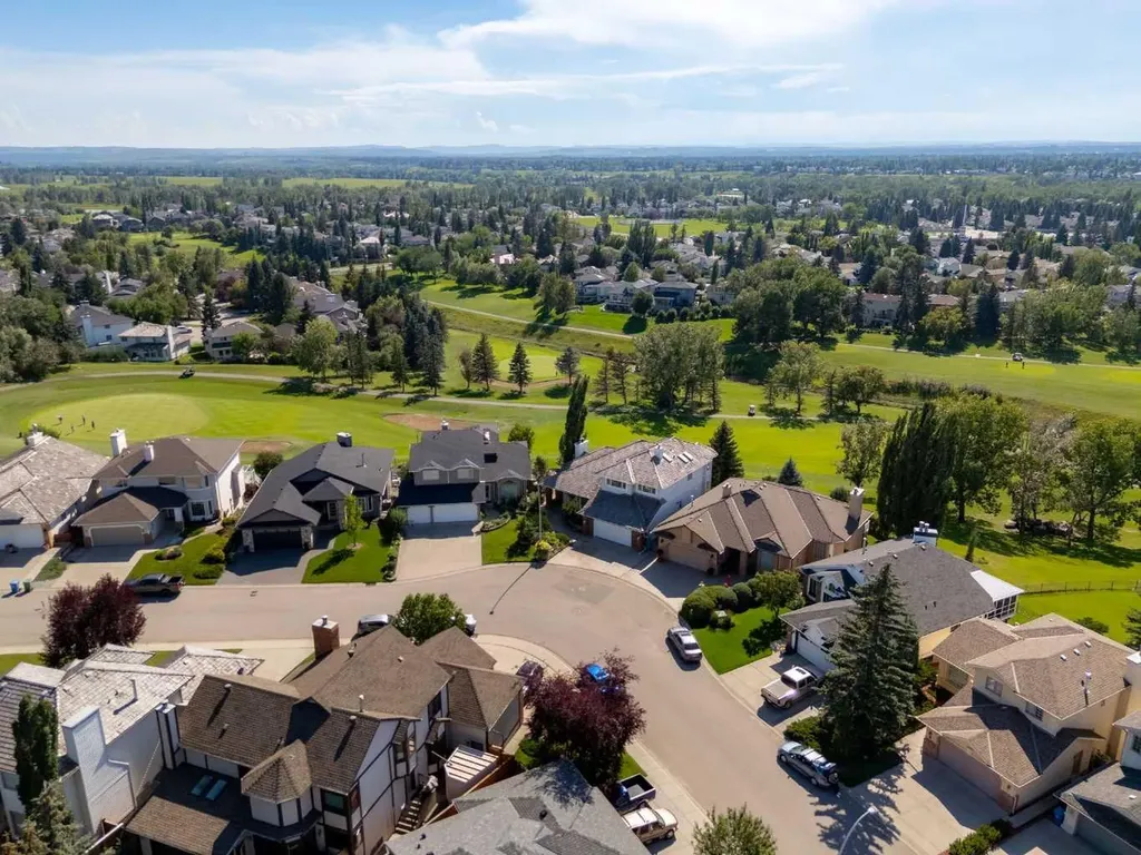 21 Douglas Woods Manor SE Calgary AB T2Z 2E7