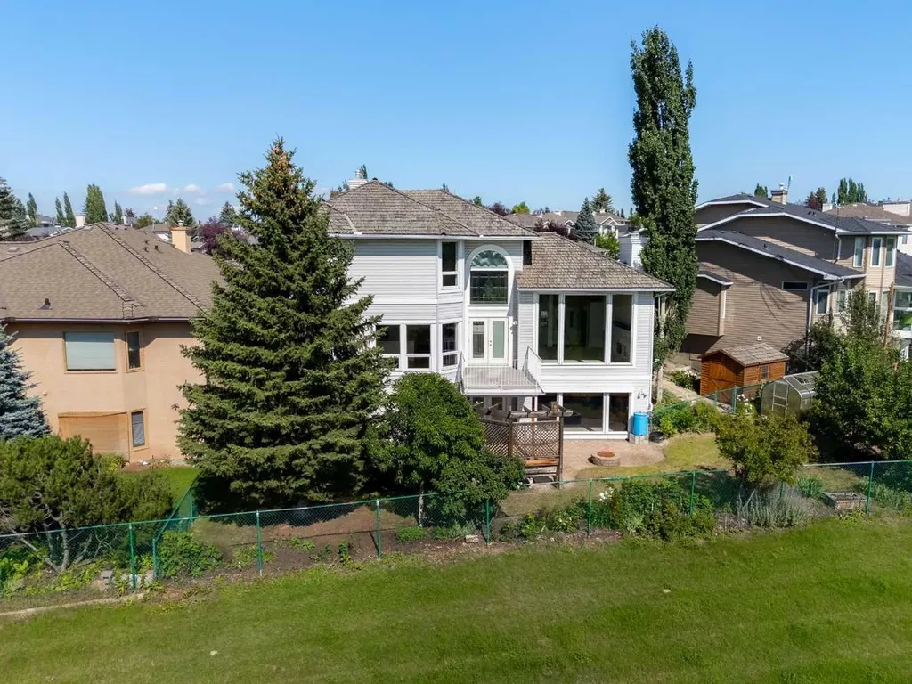 21 Douglas Woods Manor SE Calgary AB T2Z 2E7