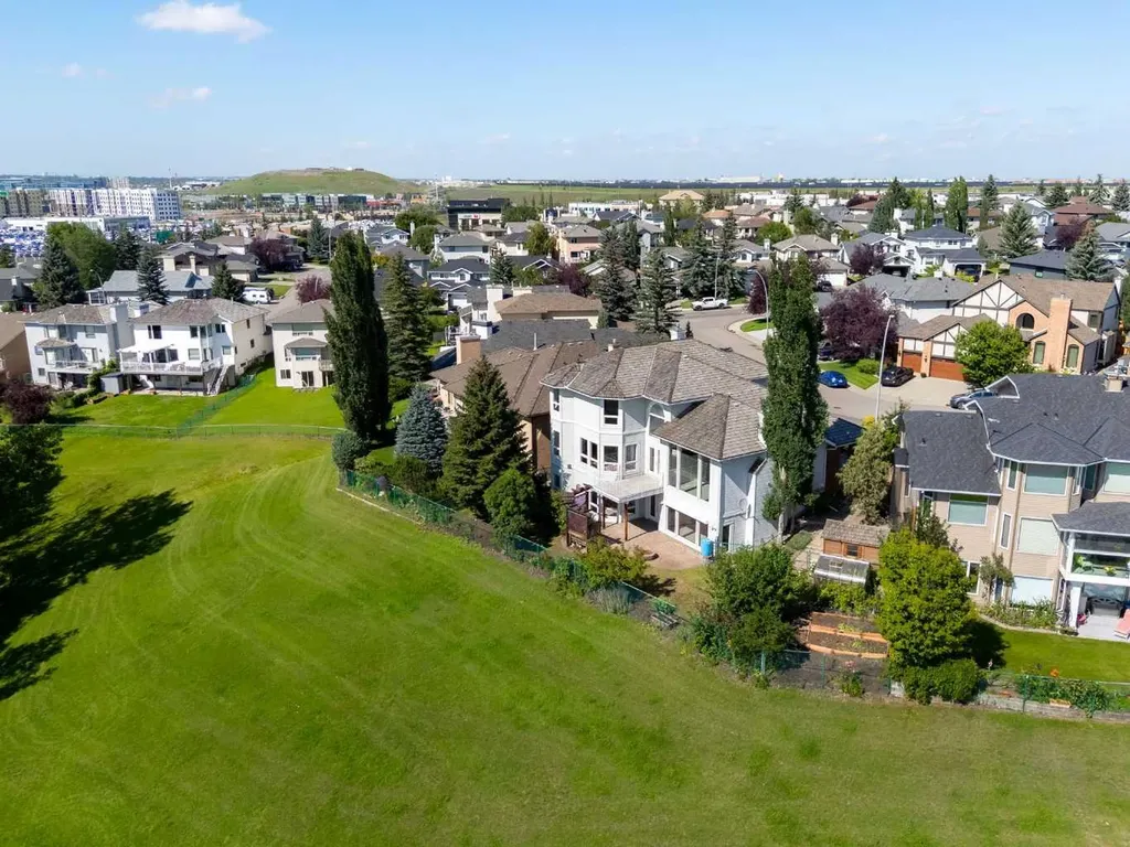 21 Douglas Woods Manor SE Calgary AB T2Z 2E7