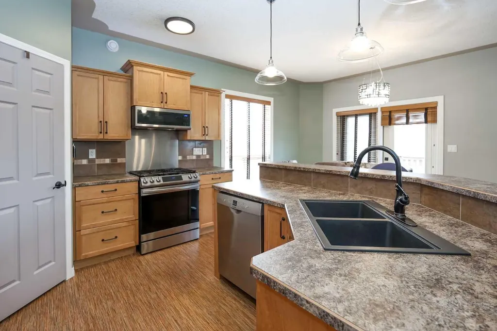 98 Pine Crescent Blackfalds AB T4M 0E2