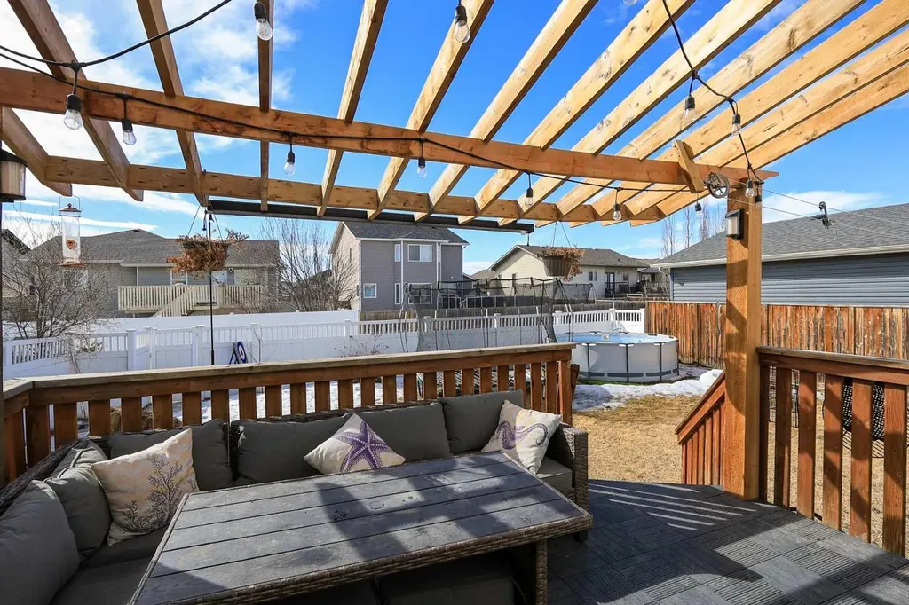 98 Pine Crescent Blackfalds AB T4M 0E2