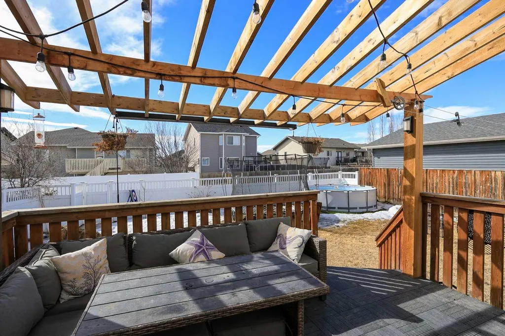 98 Pine Crescent Blackfalds AB T4M 0E2