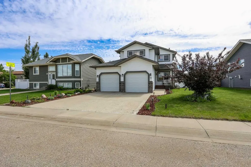 98 Pine Crescent Blackfalds AB T4M 0E2