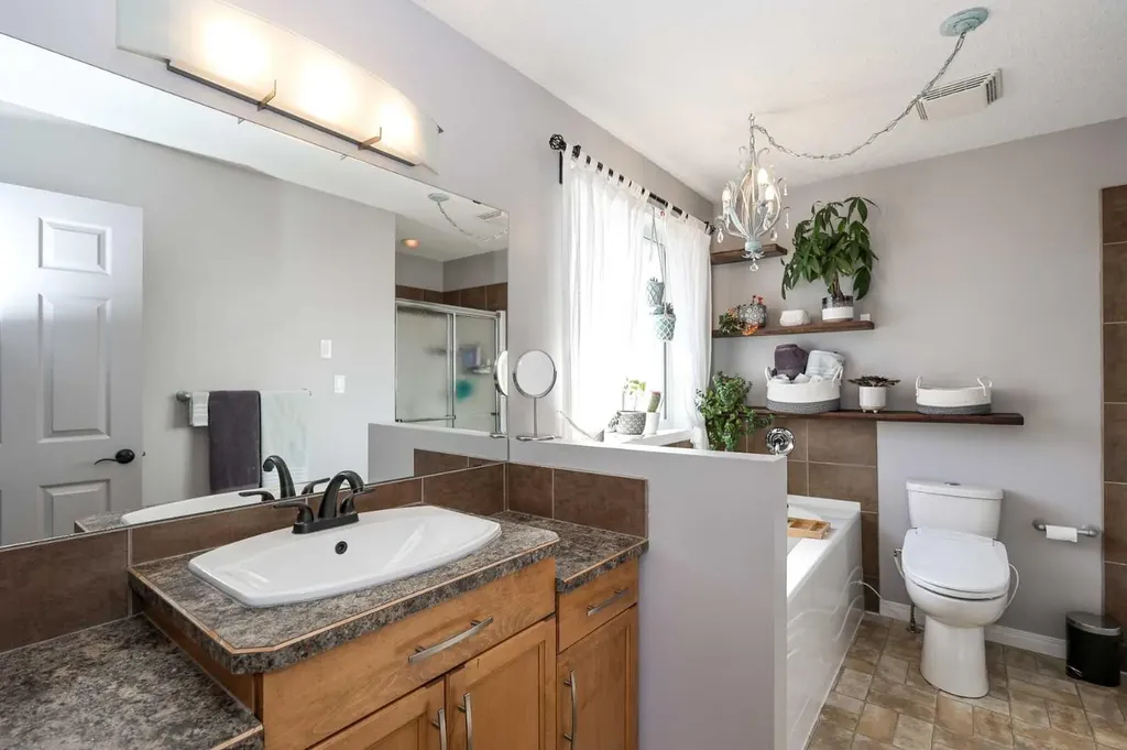 98 Pine Crescent Blackfalds AB T4M 0E2