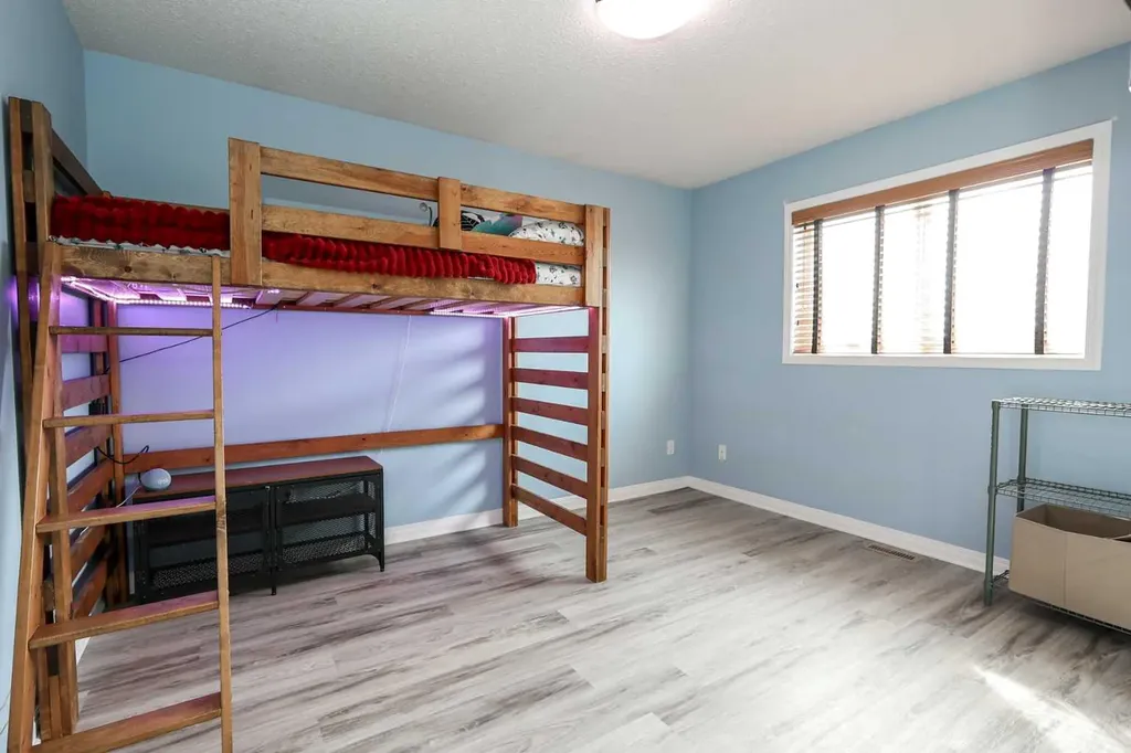 98 Pine Crescent Blackfalds AB T4M 0E2