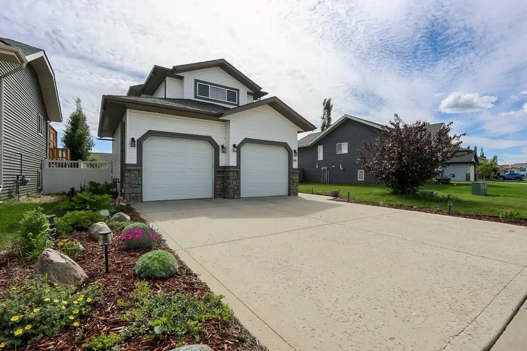 98 Pine Crescent Blackfalds AB T4M 0E2
