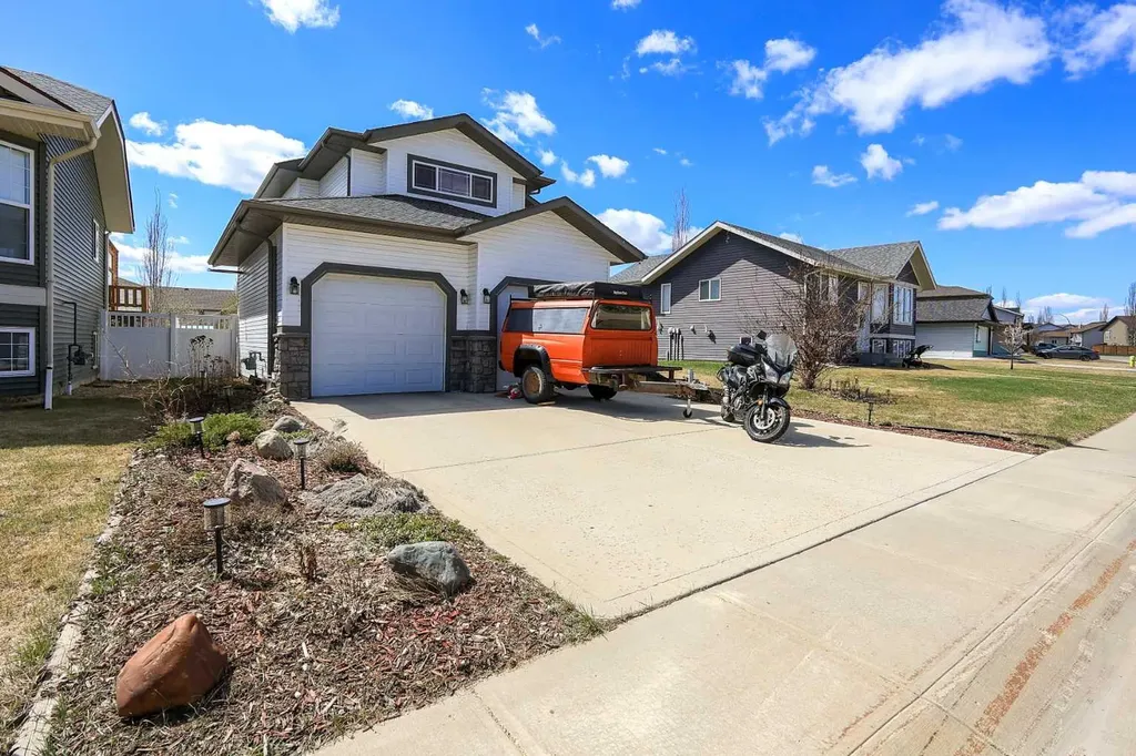 98 Pine Crescent Blackfalds AB T4M 0E2