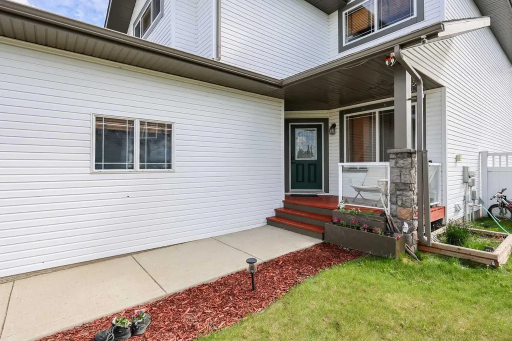 98 Pine Crescent Blackfalds AB T4M 0E2