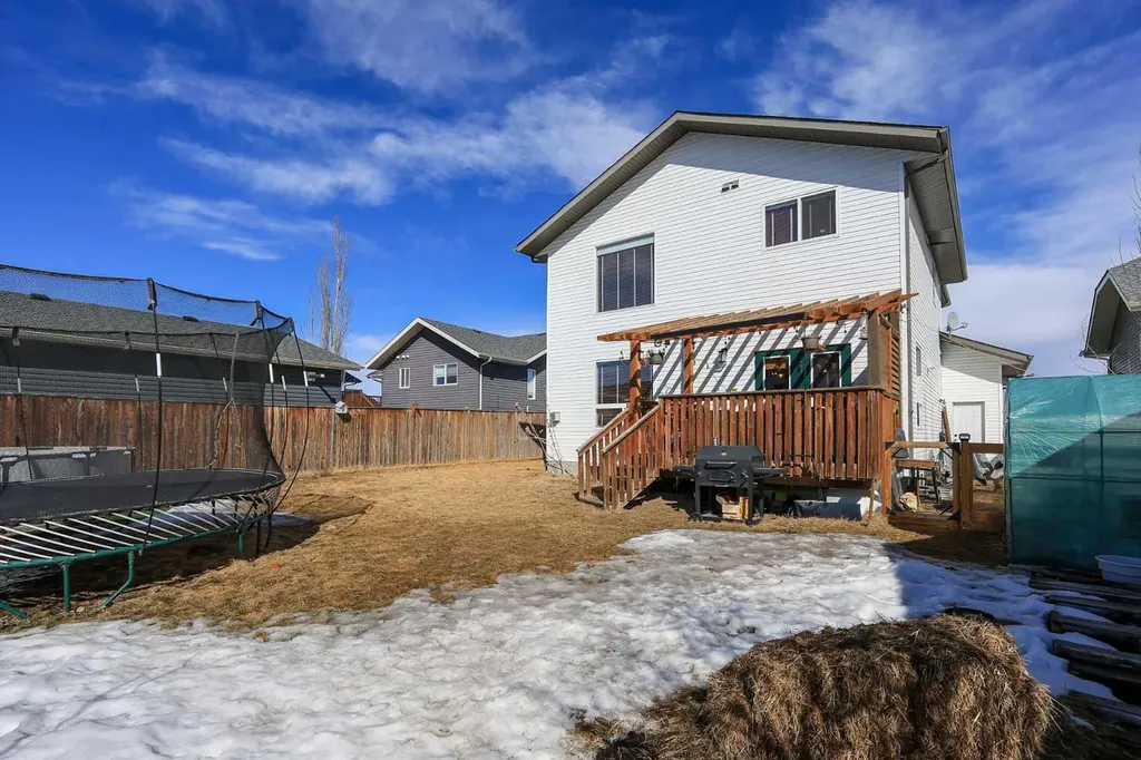 98 Pine Crescent Blackfalds AB T4M 0E2