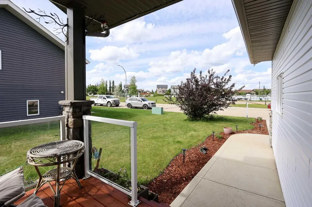98 Pine Crescent Blackfalds AB T4M 0E2