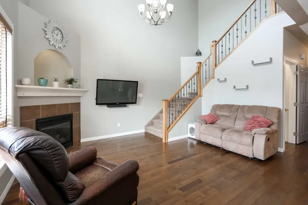 98 Pine Crescent Blackfalds AB T4M 0E2