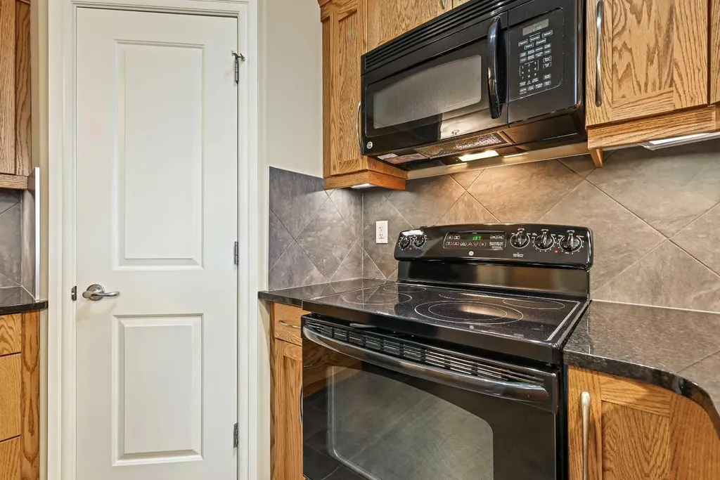 2330 Fish Creek Boulevard SW Calgary AB T2Y 0L1