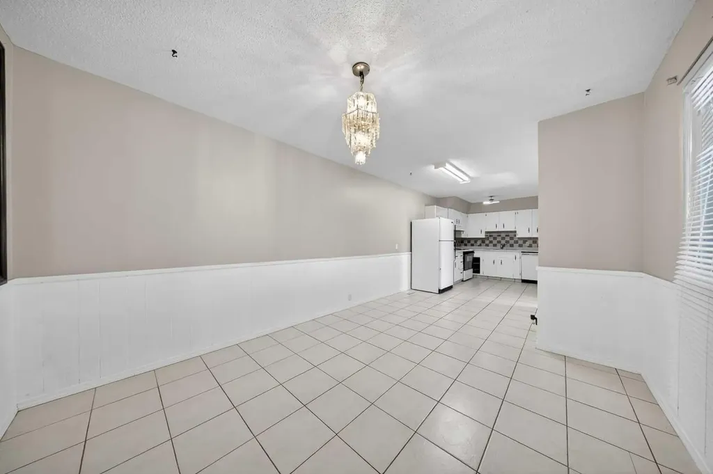 520 43 Street SE Calgary AB T2A 3E1