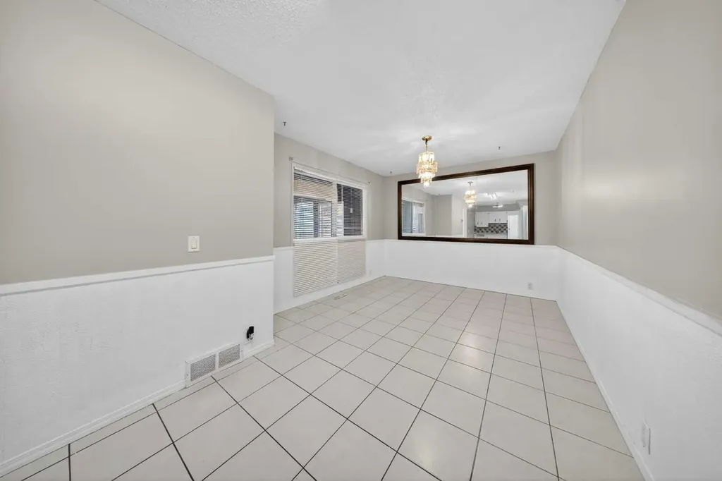 520 43 Street SE Calgary AB T2A 3E1