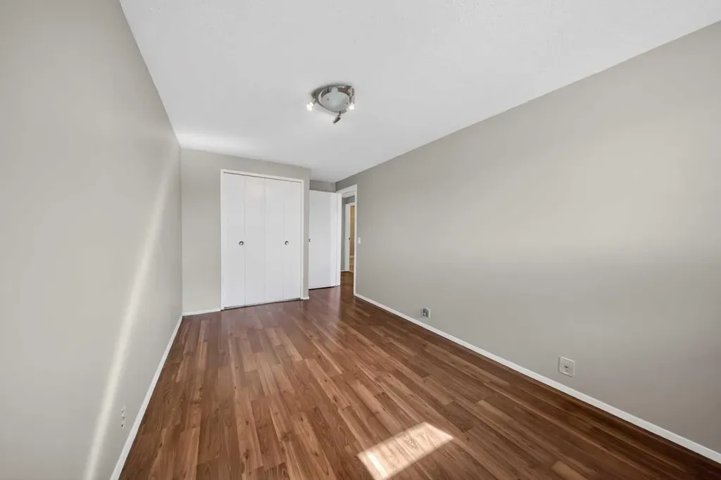 520 43 Street SE Calgary AB T2A 3E1