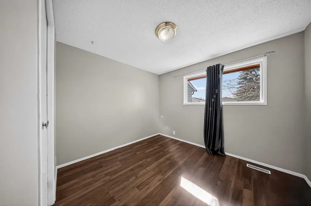 520 43 Street SE Calgary AB T2A 3E1