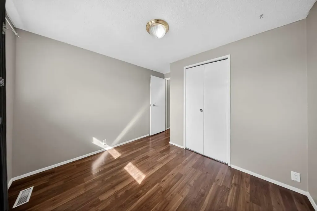 520 43 Street SE Calgary AB T2A 3E1