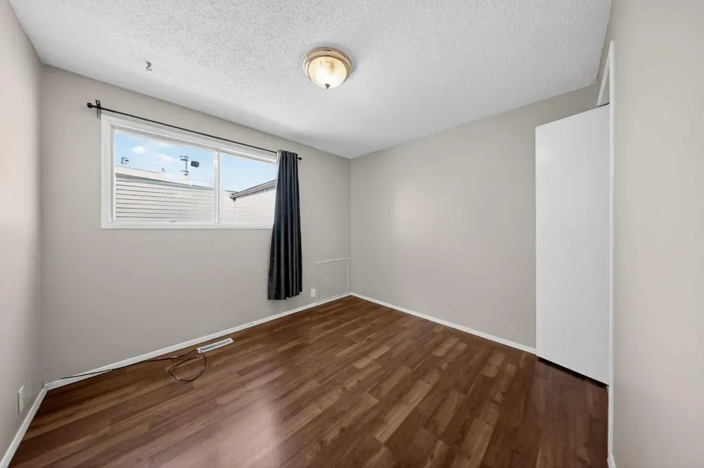 520 43 Street SE Calgary AB T2A 3E1