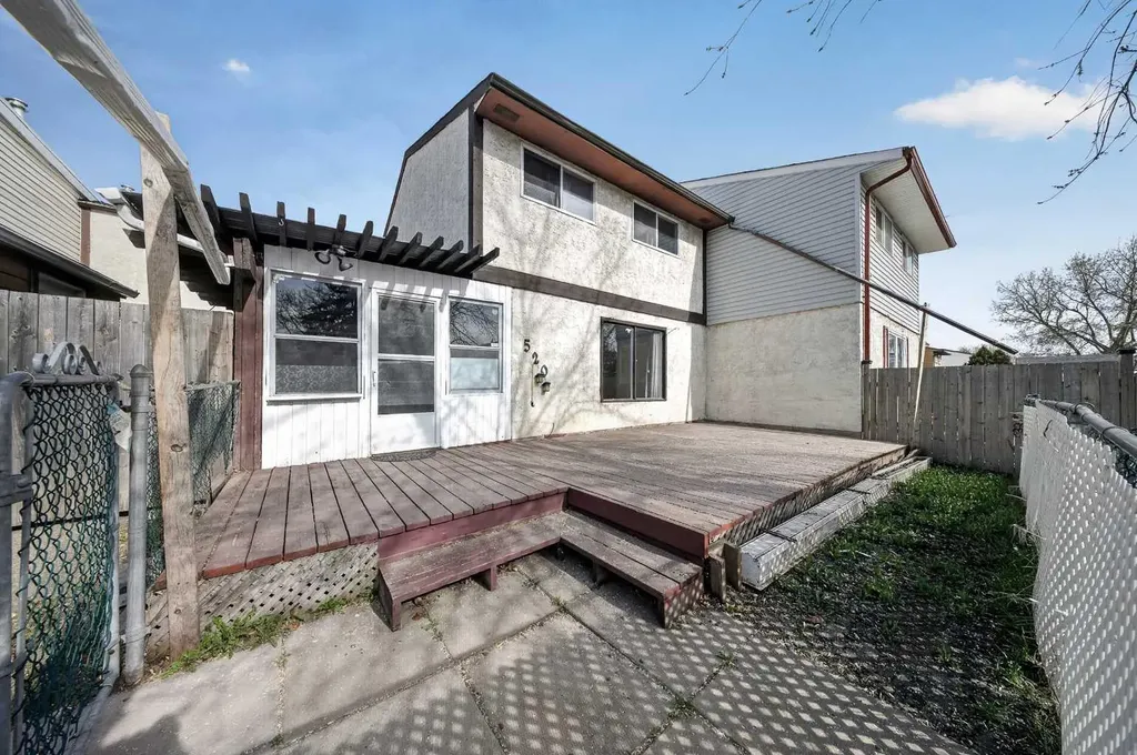 520 43 Street SE Calgary AB T2A 3E1