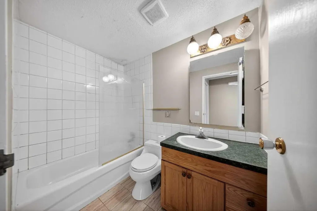 520 43 Street SE Calgary AB T2A 3E1