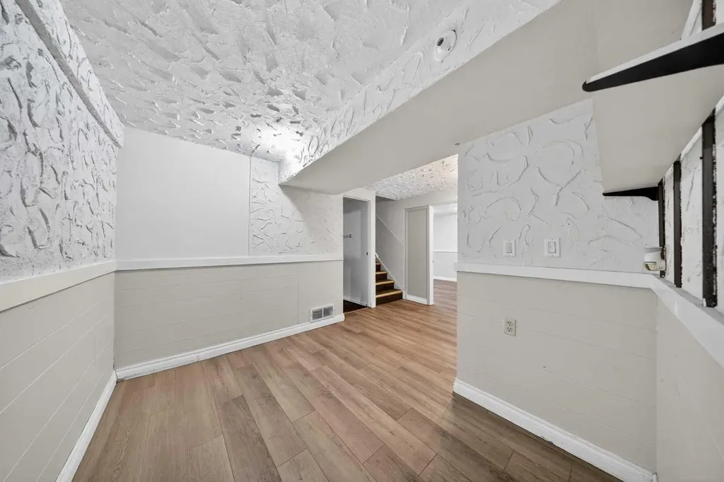 520 43 Street SE Calgary AB T2A 3E1