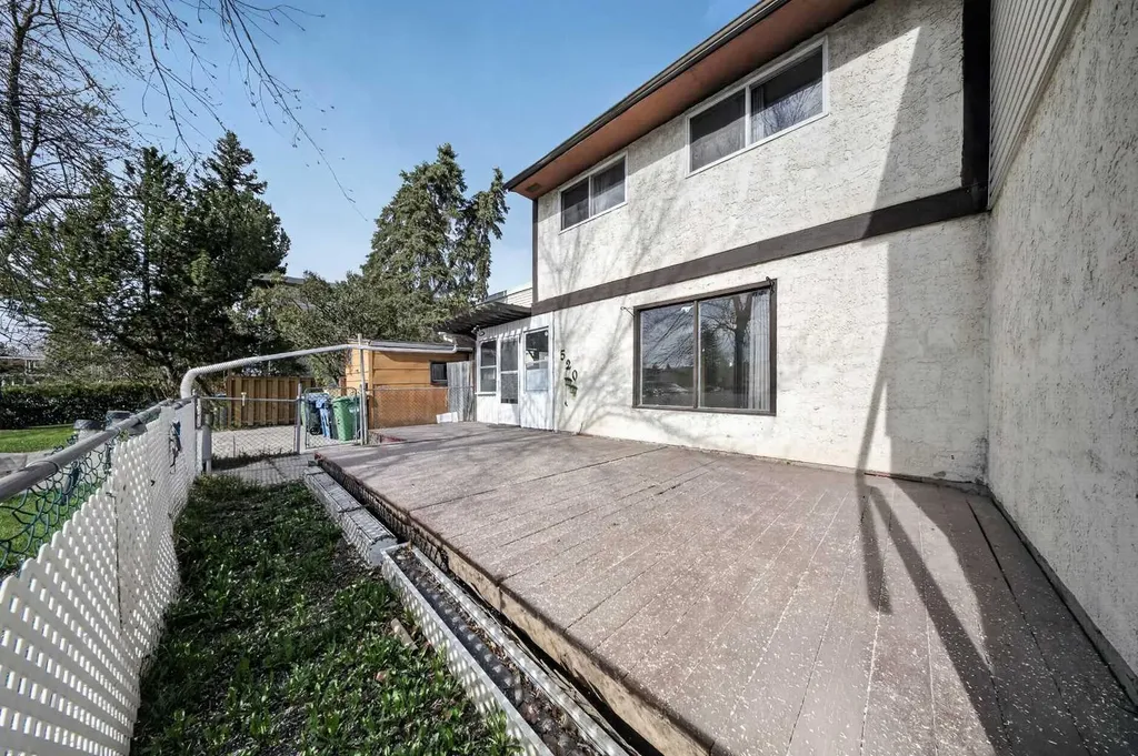 520 43 Street SE Calgary AB T2A 3E1
