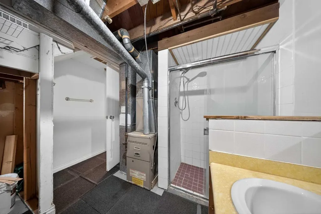 520 43 Street SE Calgary AB T2A 3E1