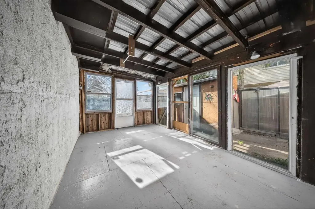 520 43 Street SE Calgary AB T2A 3E1
