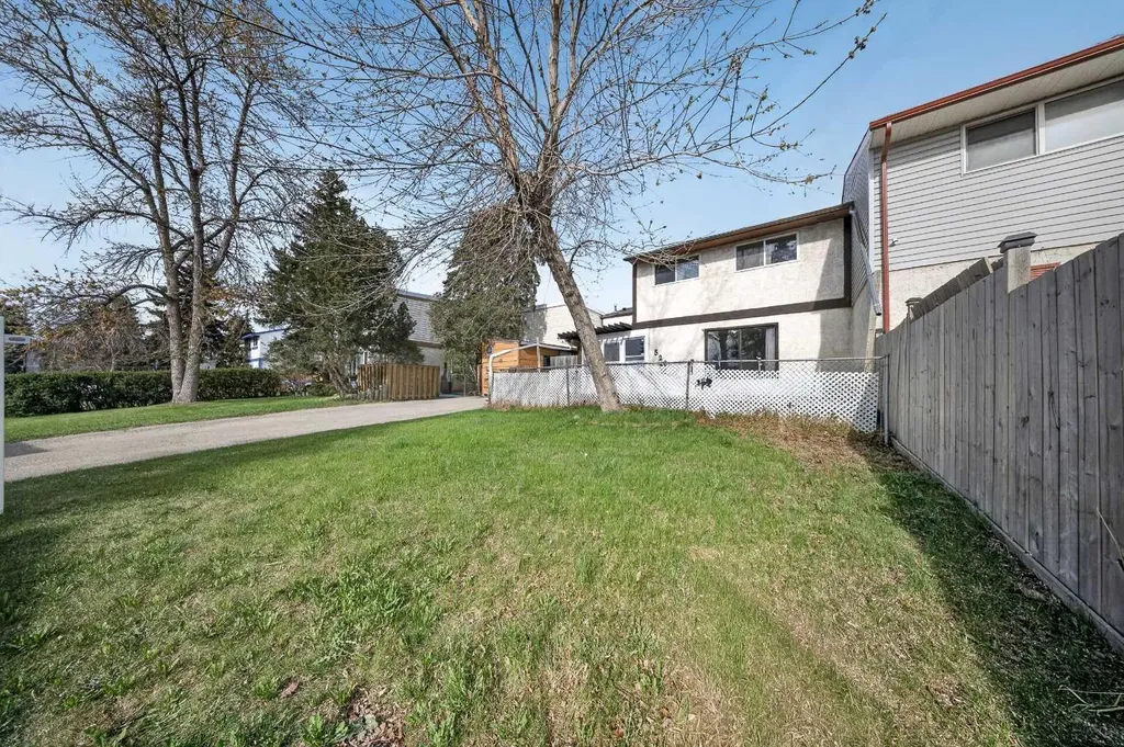 520 43 Street SE Calgary AB T2A 3E1