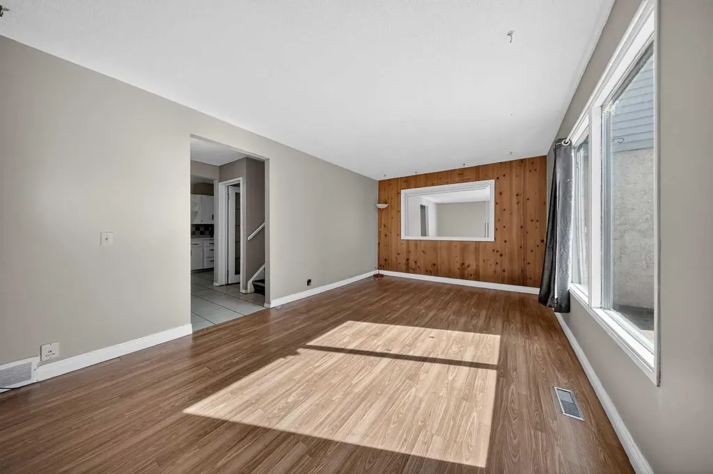 520 43 Street SE Calgary AB T2A 3E1