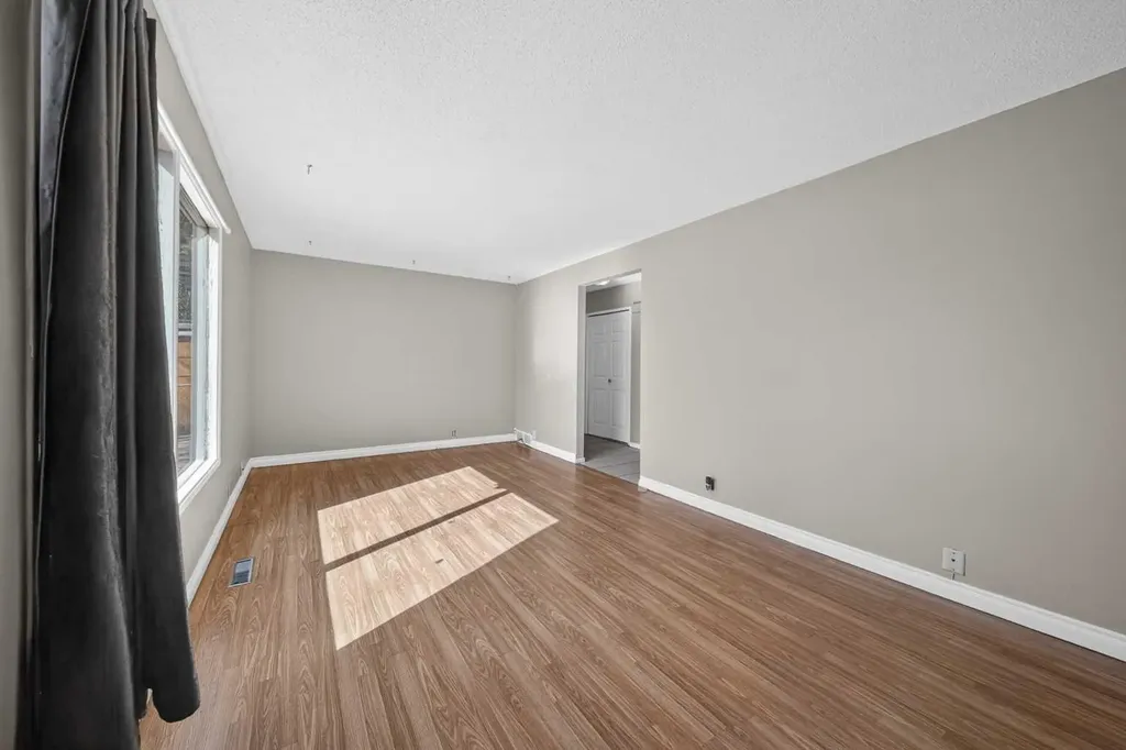 520 43 Street SE Calgary AB T2A 3E1