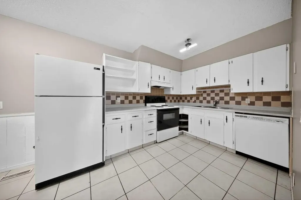 520 43 Street SE Calgary AB T2A 3E1
