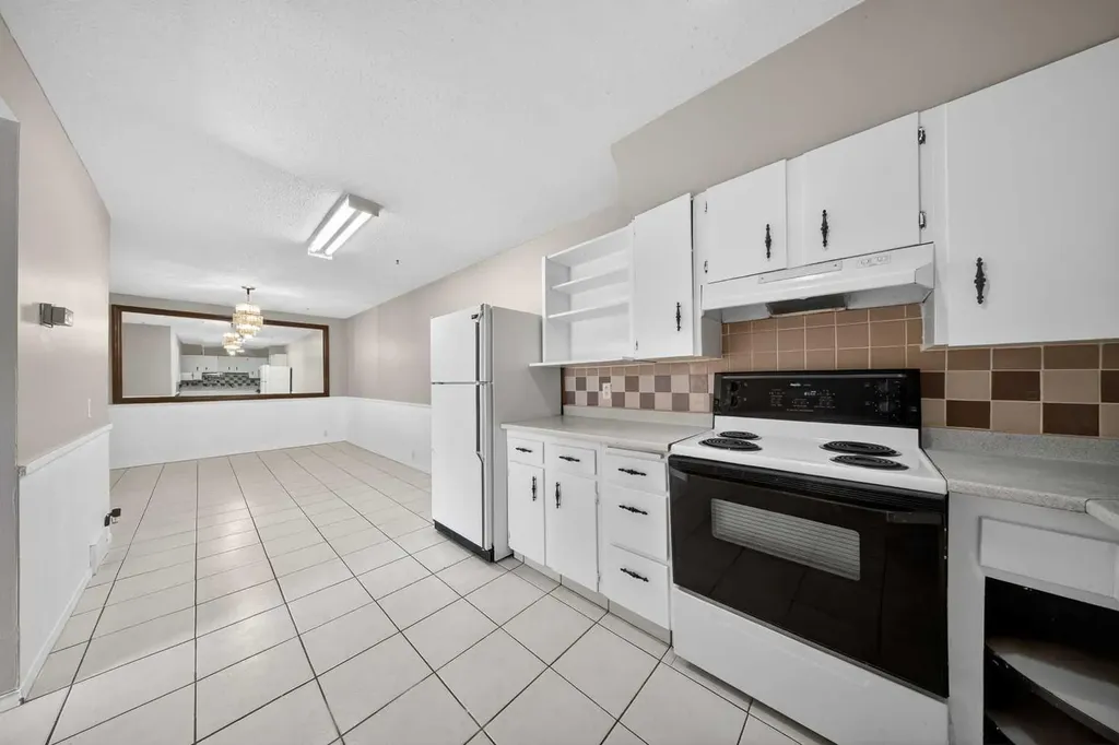 520 43 Street SE Calgary AB T2A 3E1