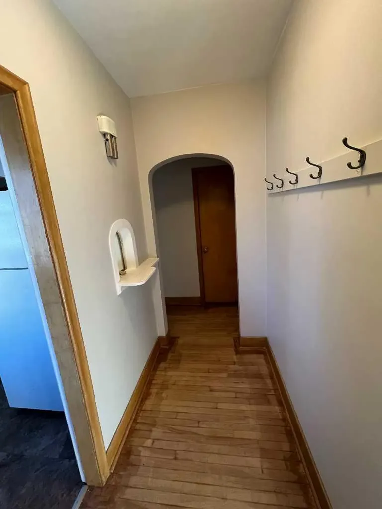 1607 25 Avenue SW Calgary AB T2T 0Z9
