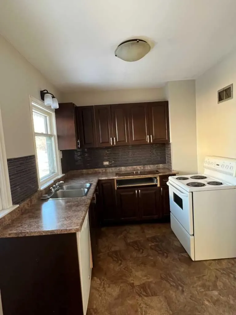 1607 25 Avenue SW Calgary AB T2T 0Z9