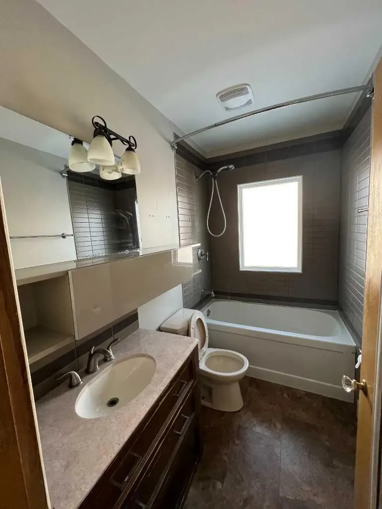 1607 25 Avenue SW Calgary AB T2T 0Z9