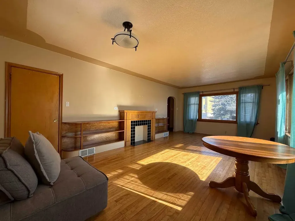 1607 25 Avenue SW Calgary AB T2T 0Z9