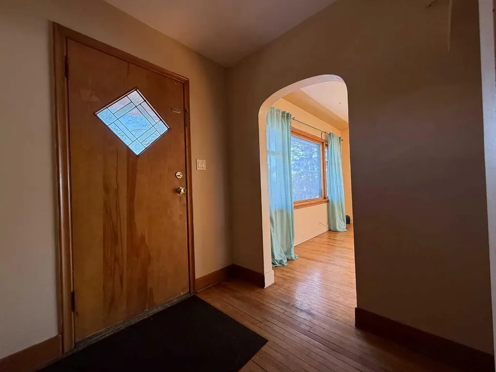 1607 25 Avenue SW Calgary AB T2T 0Z9