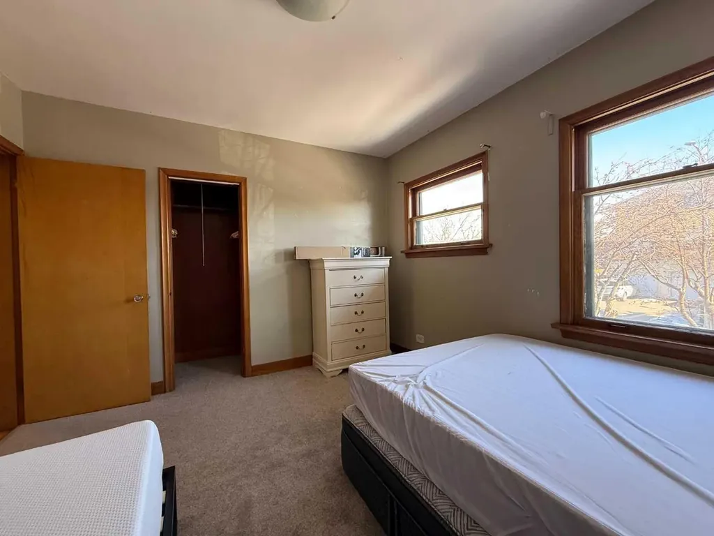 1607 25 Avenue SW Calgary AB T2T 0Z9