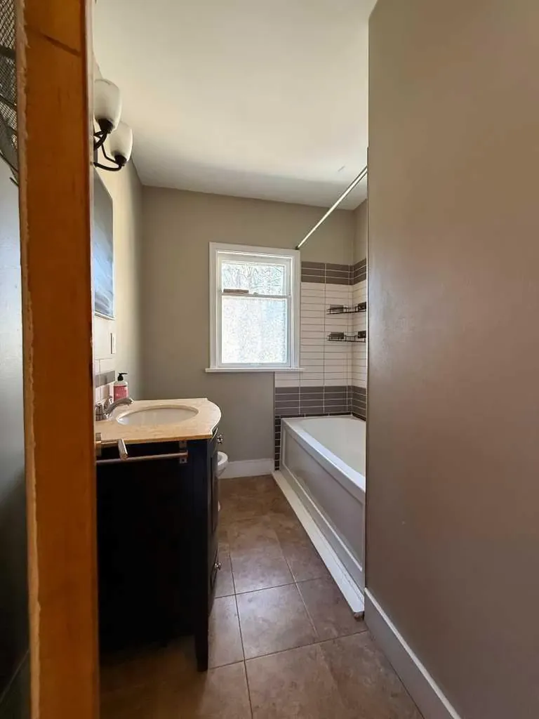 1607 25 Avenue SW Calgary AB T2T 0Z9