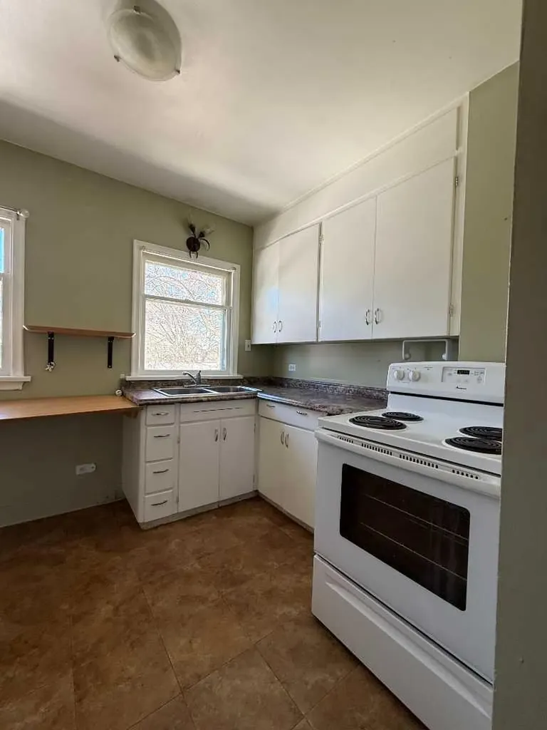 1607 25 Avenue SW Calgary AB T2T 0Z9