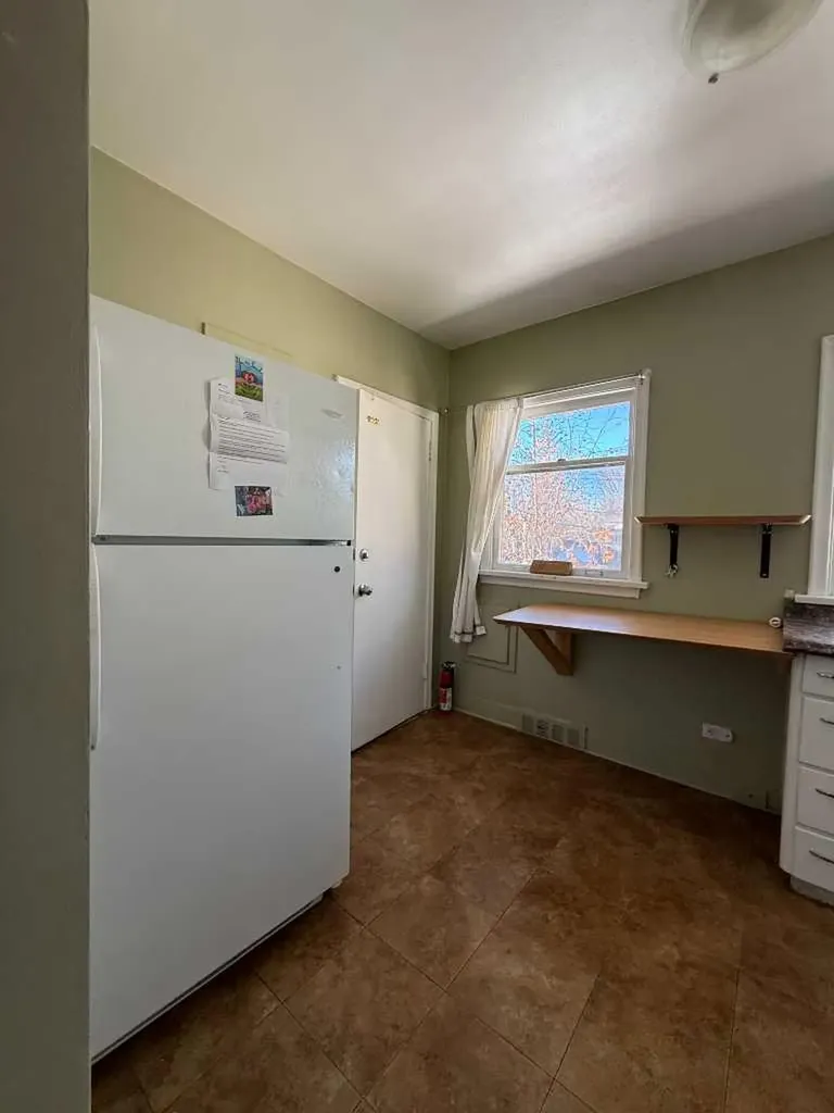 1607 25 Avenue SW Calgary AB T2T 0Z9