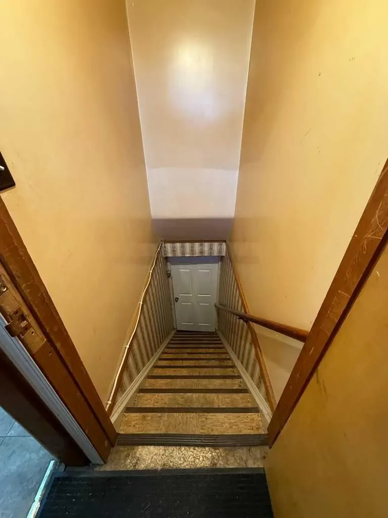 1607 25 Avenue SW Calgary AB T2T 0Z9