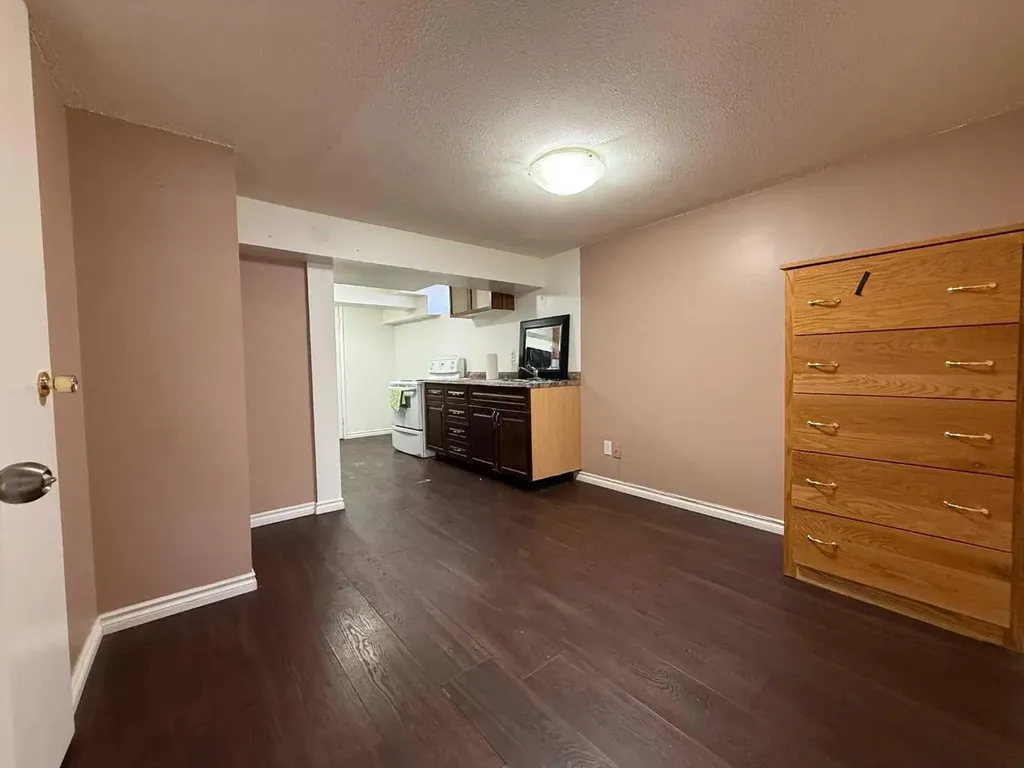 1607 25 Avenue SW Calgary AB T2T 0Z9